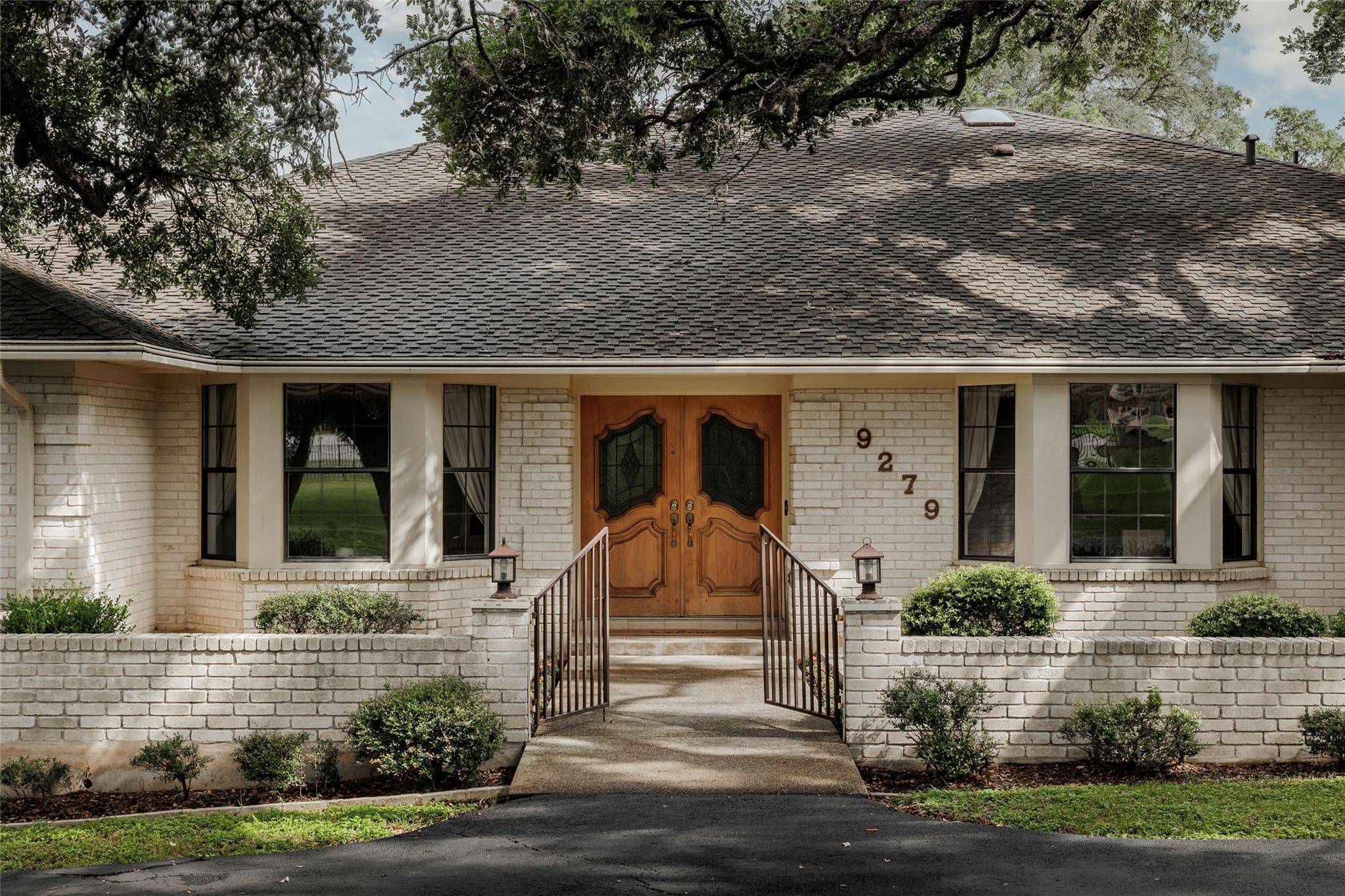 9279 Garden Ridge DR, San Antonio, TX 78266
