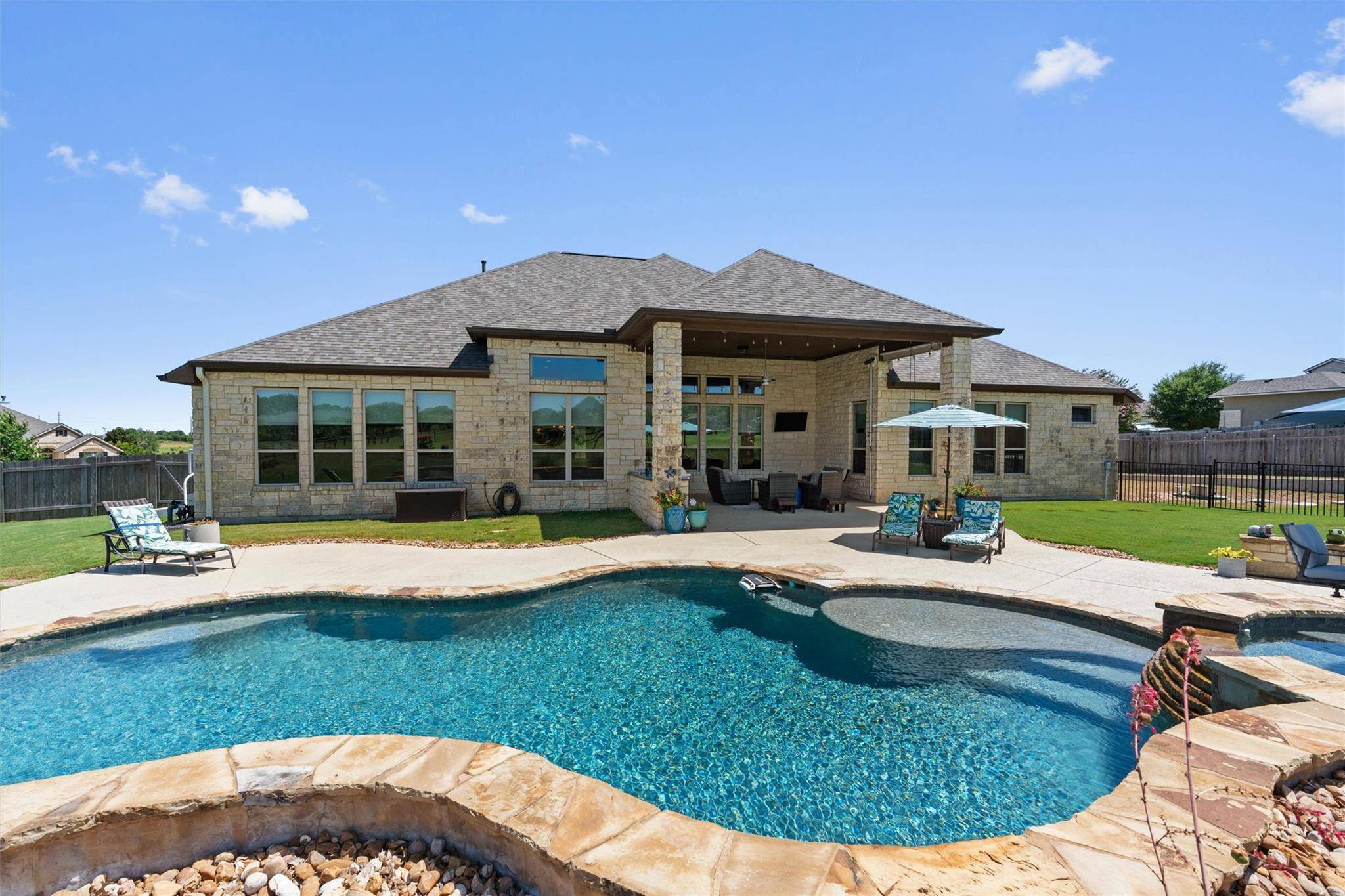 209 E Vienna DR, Hutto, TX 78634