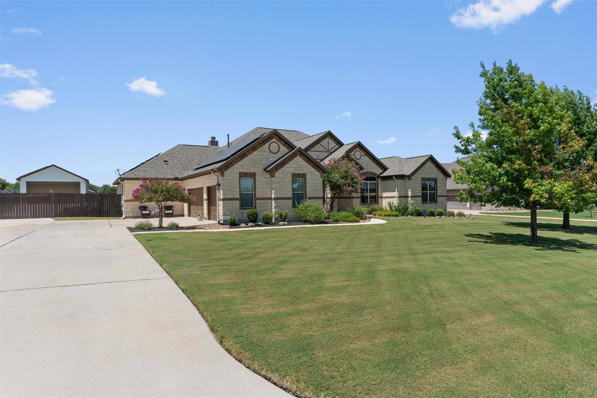 209 E Vienna DR, Hutto, TX 78634
