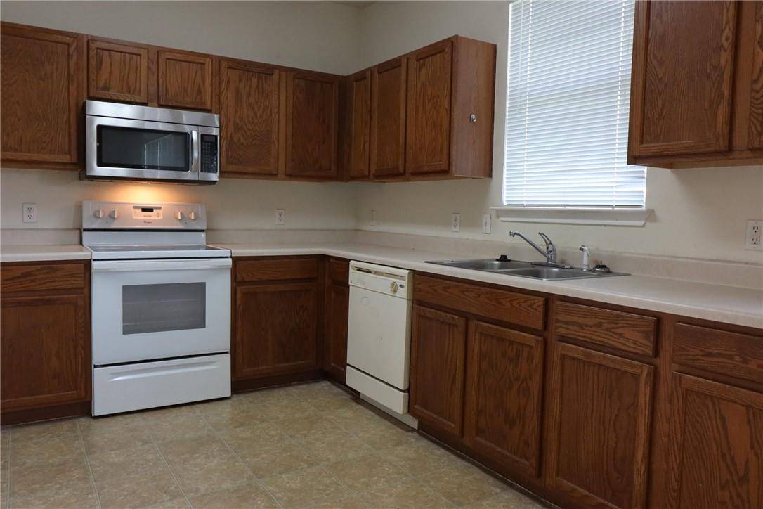 1004 W South ST, Leander, TX 78641
