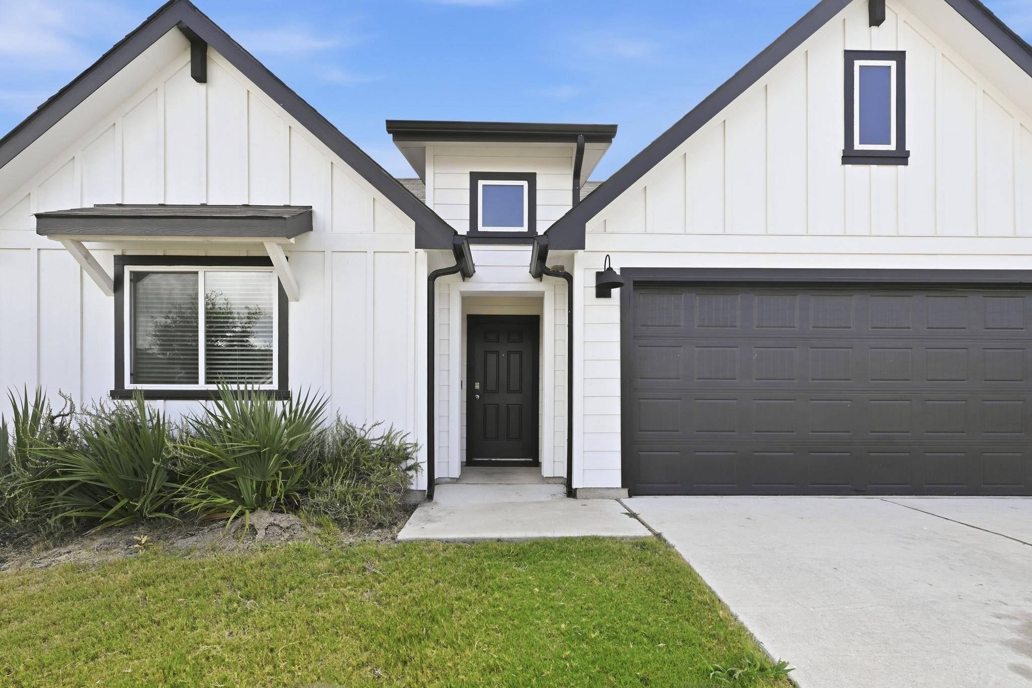 326 N Richland DR, Lockhart, TX 78644