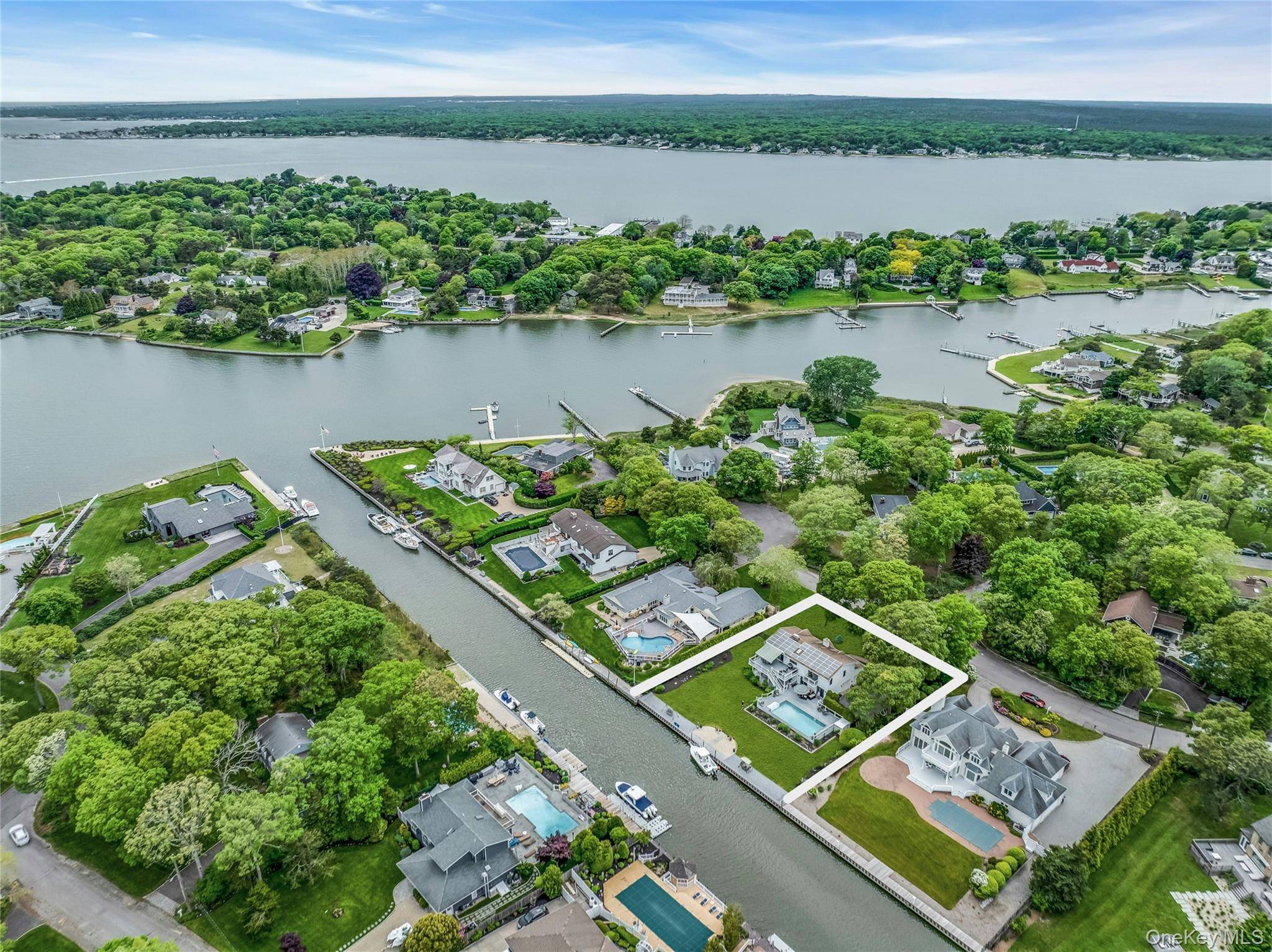 6 Mill Pond RD, Hampton Bays, NY 11946