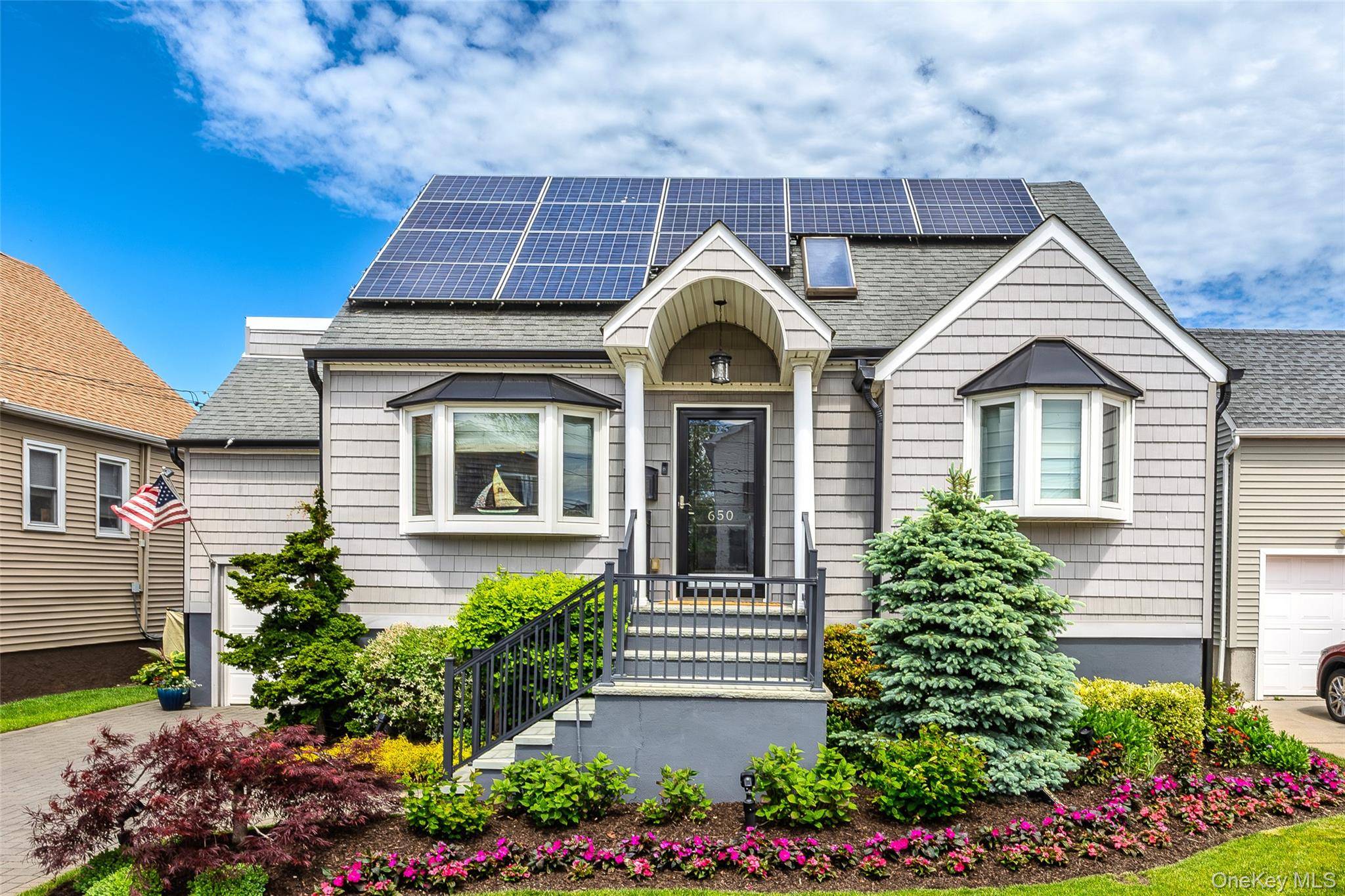 650 S 9th ST, Lindenhurst, NY 11757
