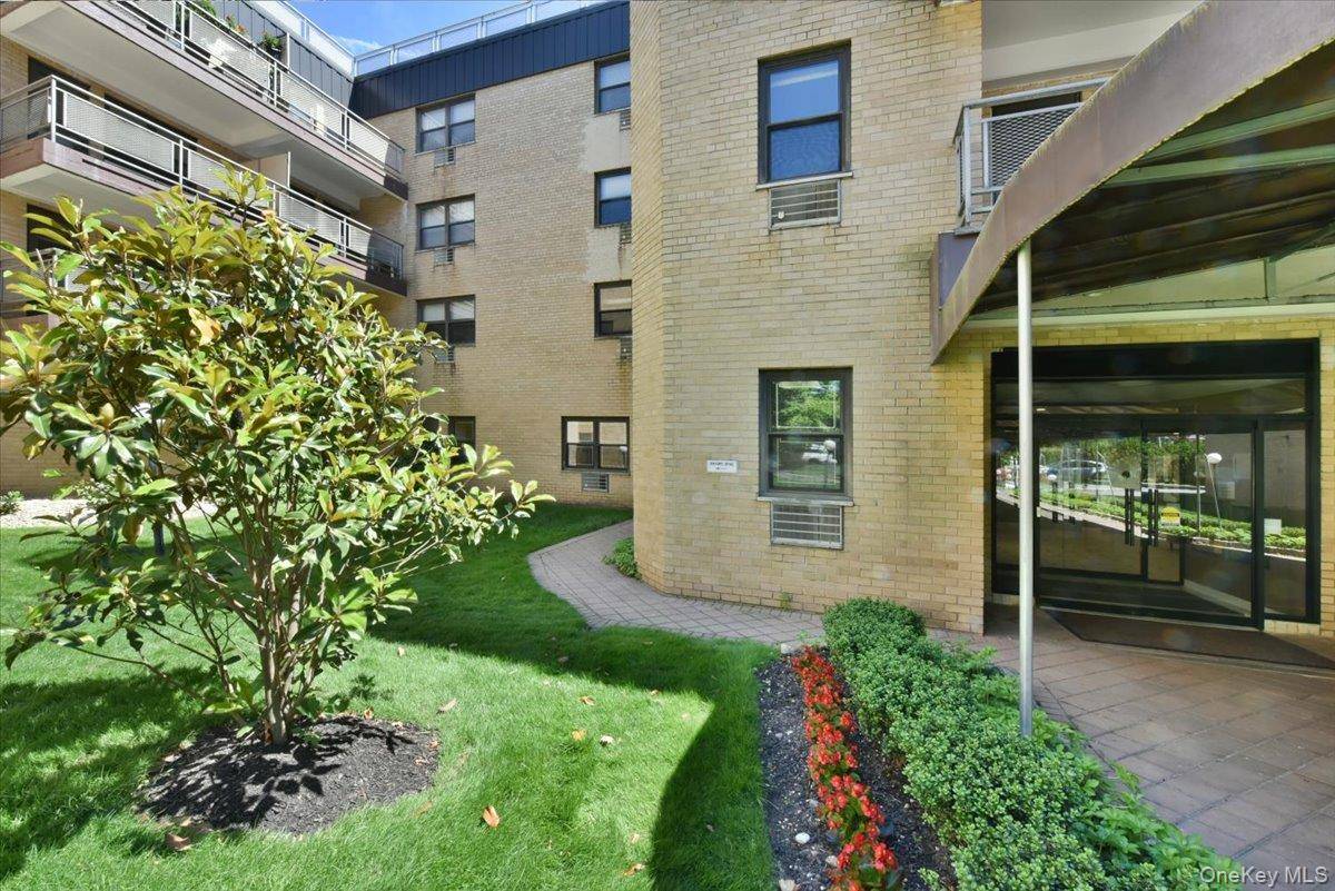40 STONER AVE #01, Great Neck, NY 11021