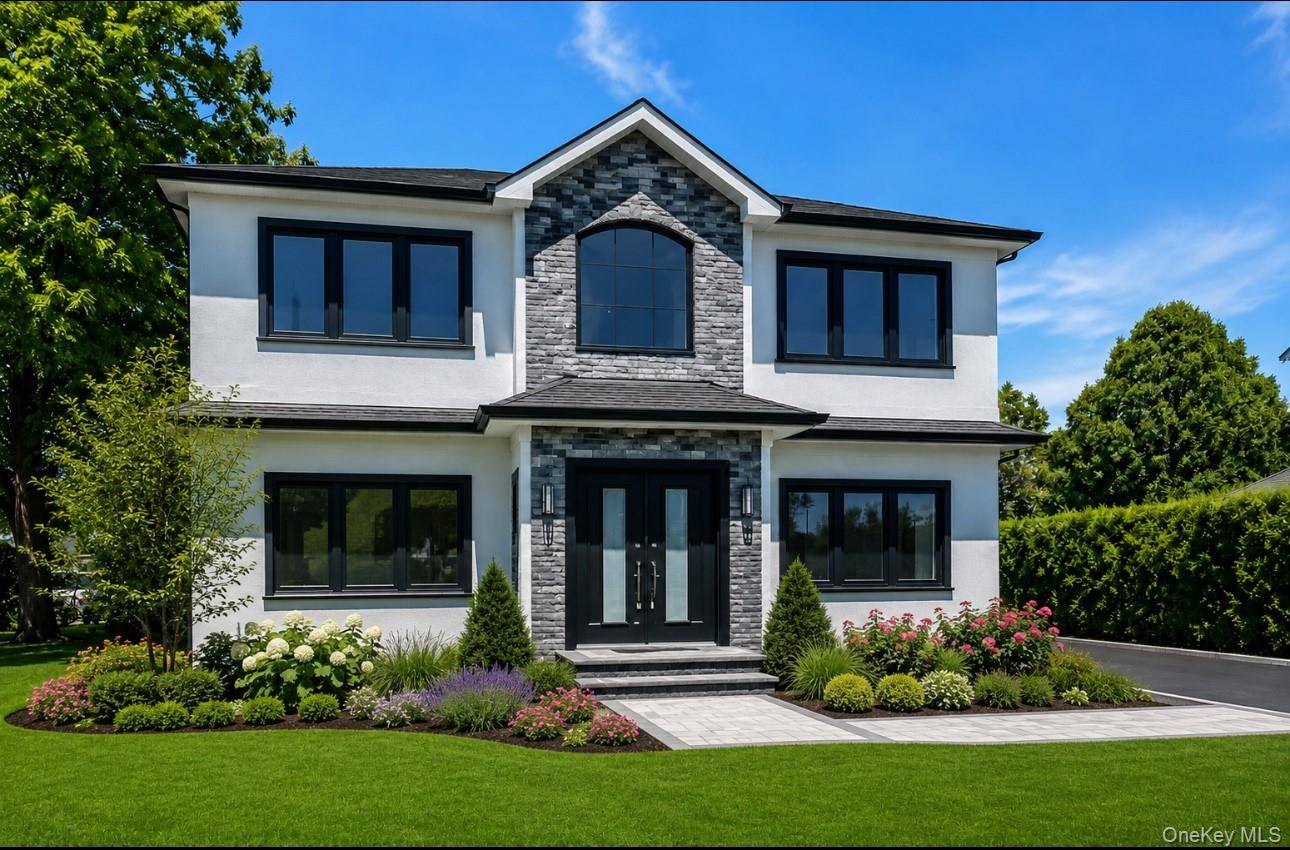 118 W Cherry ST, Hicksville, NY 11801