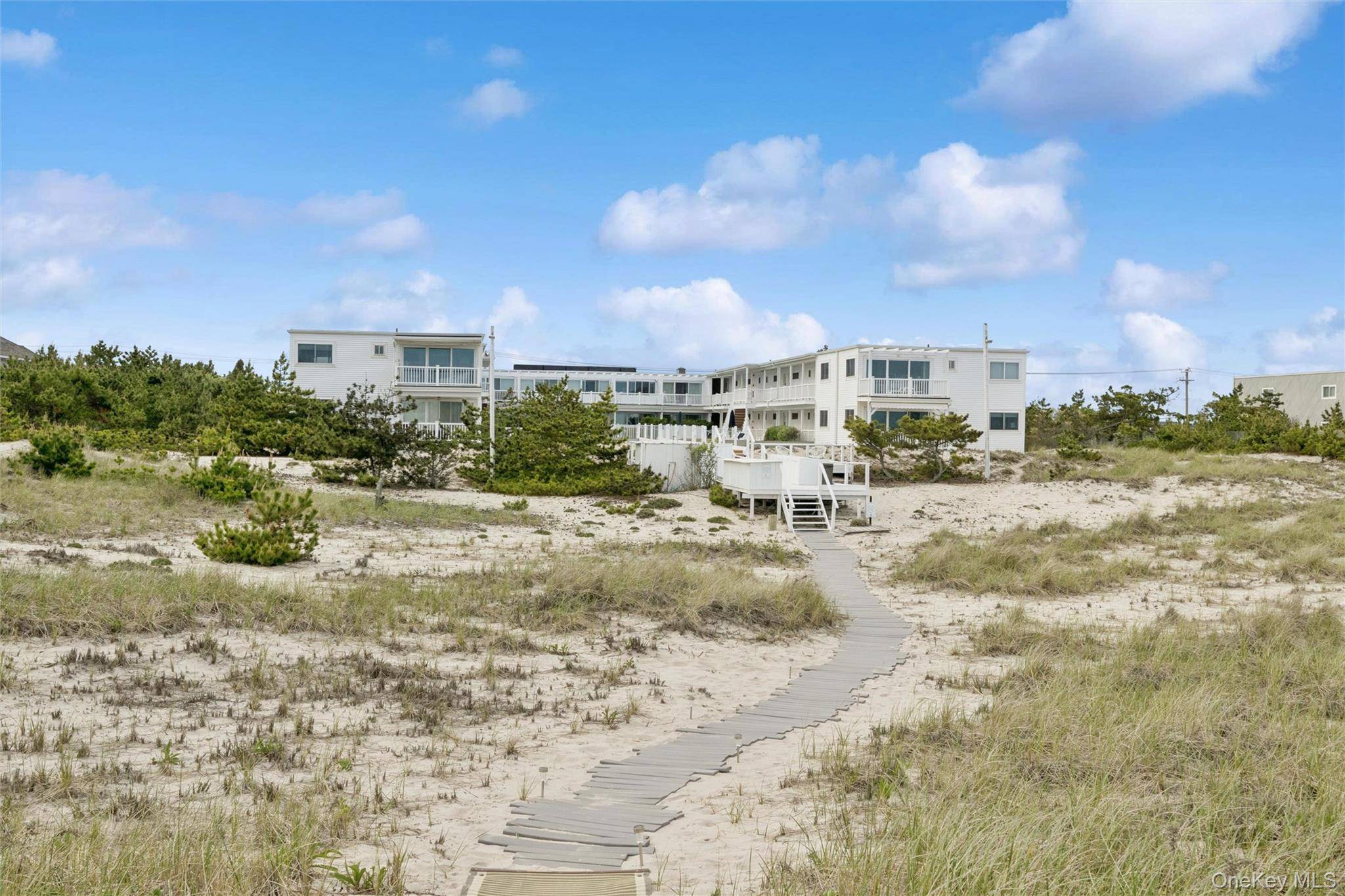 281 Dune RD #17B, Westhampton Beach, NY 11978