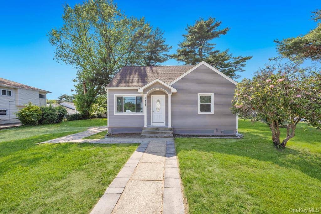 1828 Stein DR, Bay Shore, NY 11706