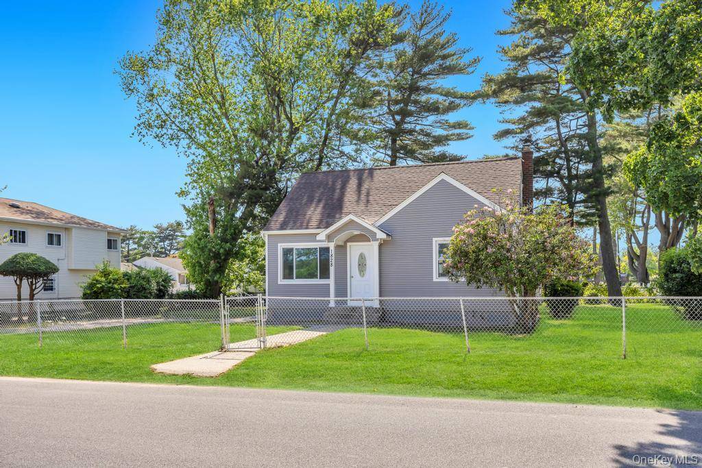 1828 Stein DR, Bay Shore, NY 11706