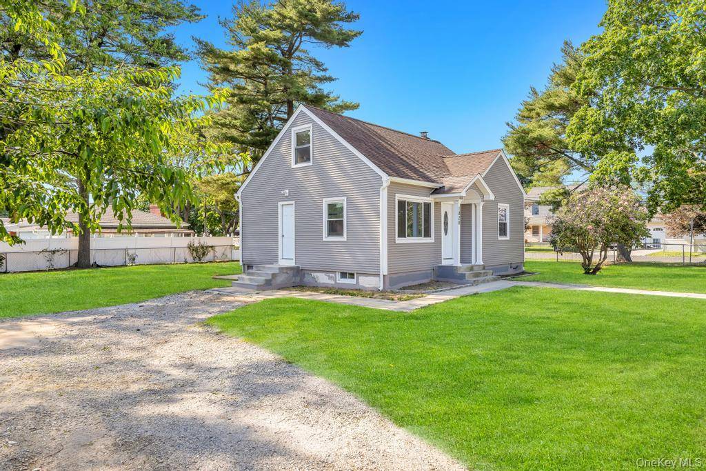 1828 Stein DR, Bay Shore, NY 11706