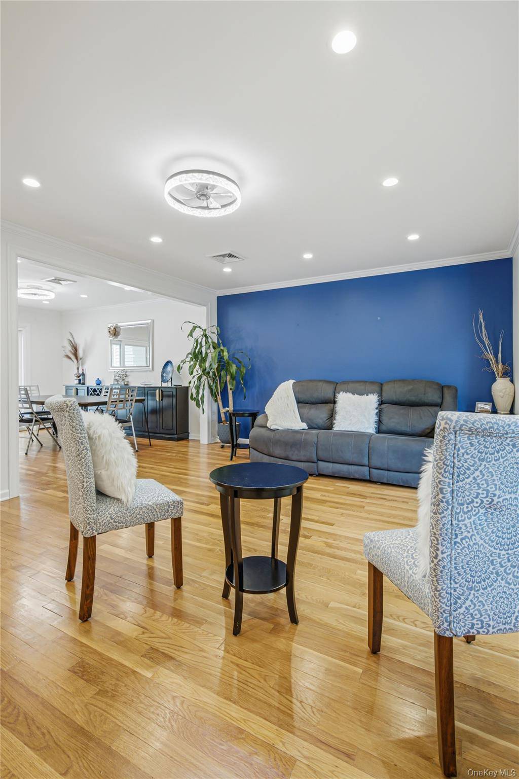 186 N Stratford, Roslyn Heights, NY 11577