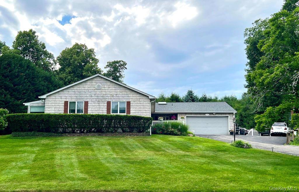28 View RD, East Setauket, NY 11733