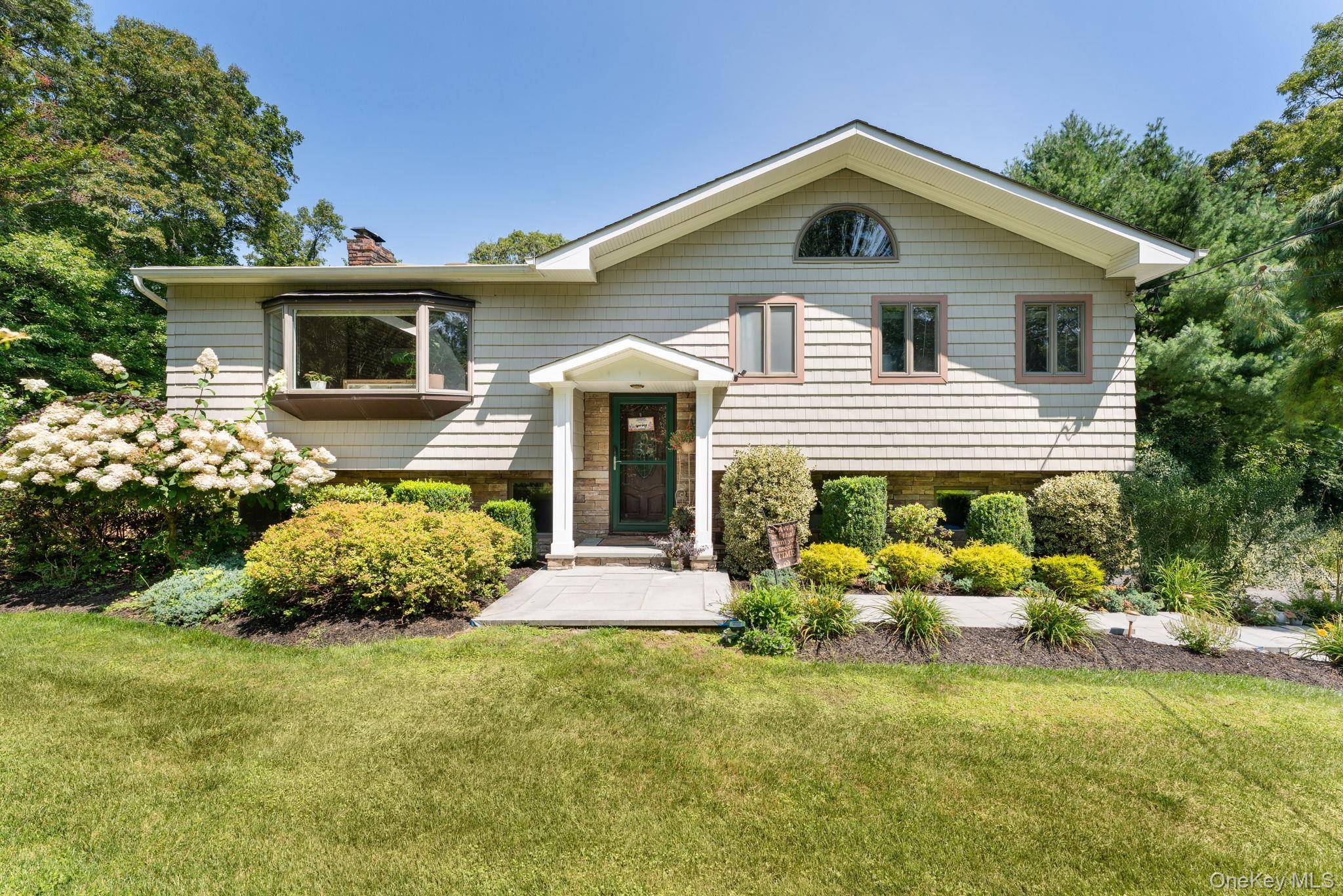 25 Brewster AVE, Northport, NY 11768