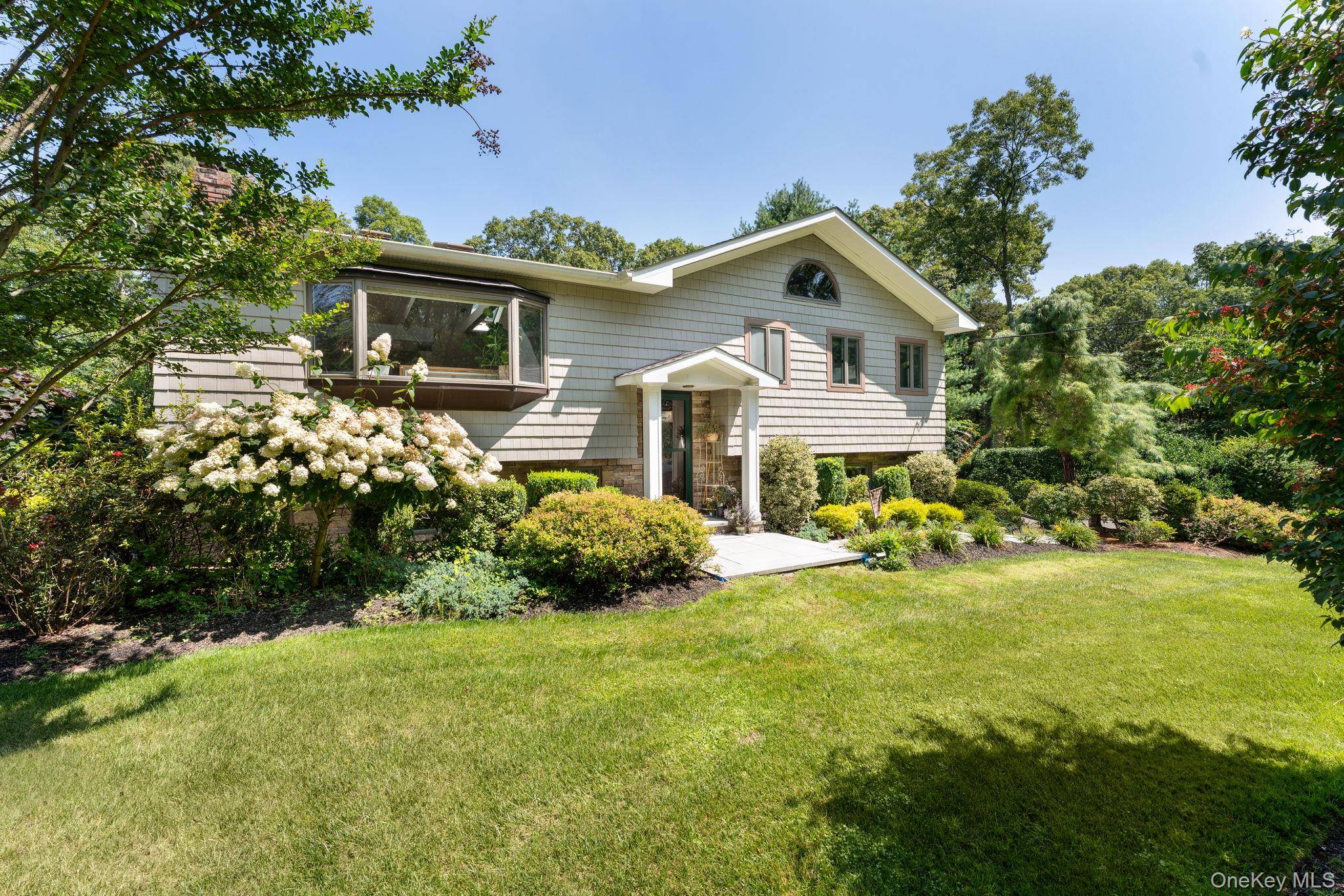 25 Brewster AVE, Northport, NY 11768