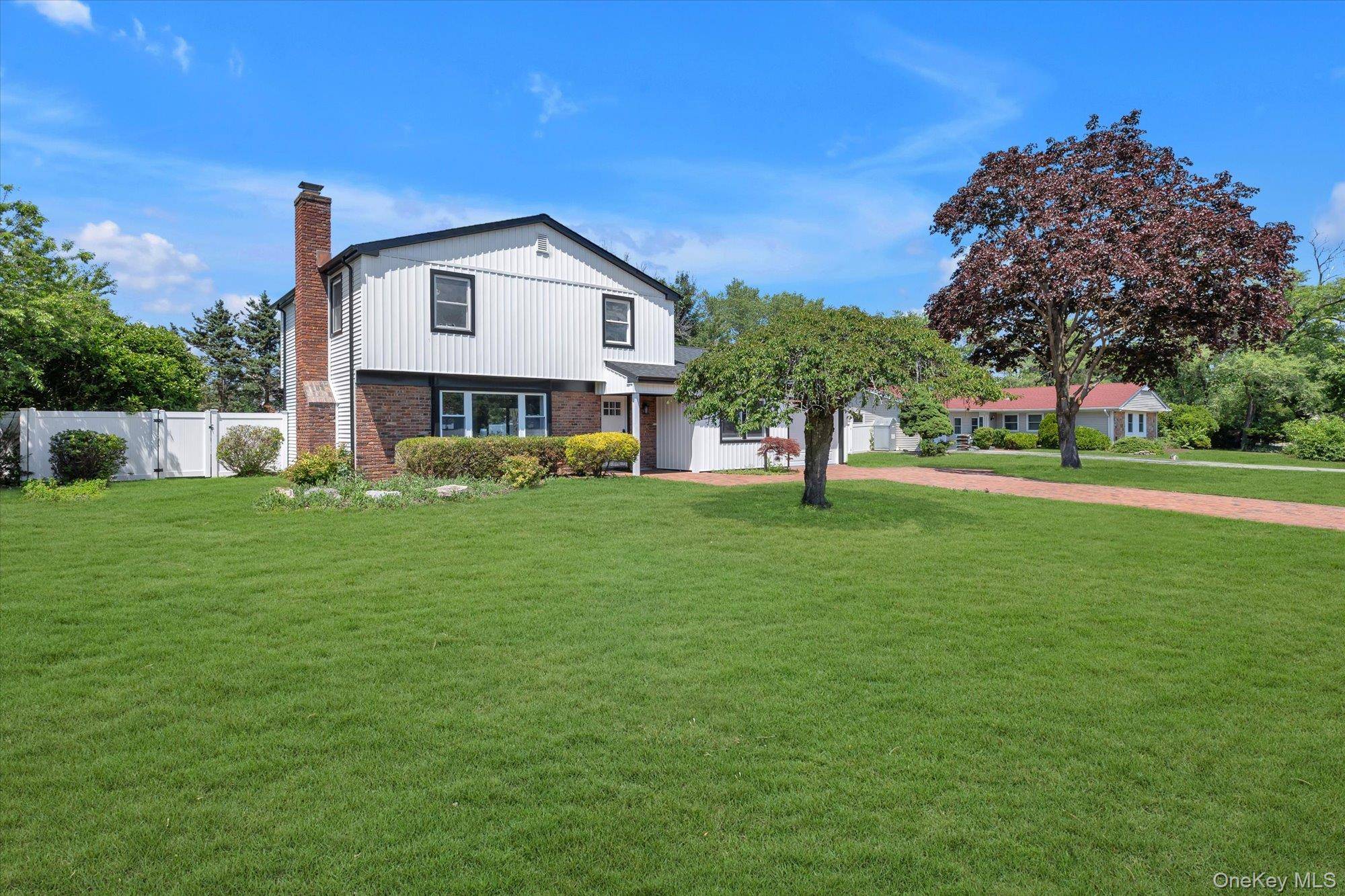 26 Malvern LN, Stony Brook, NY 11790