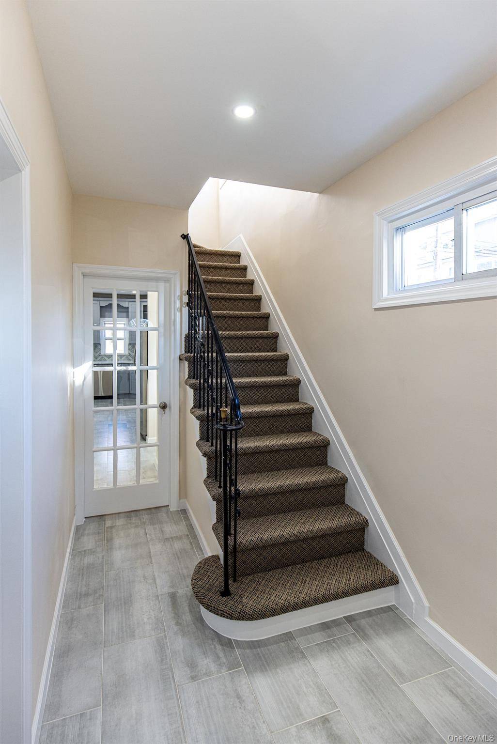 13 Knoll PL, Glen Cove, NY 11542