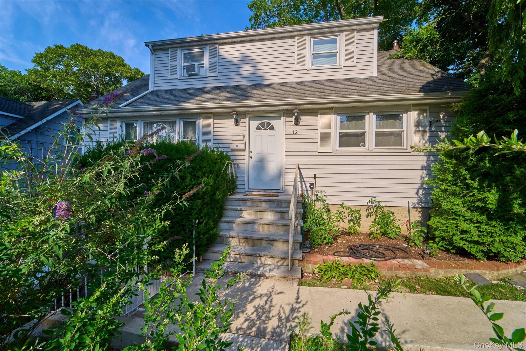 12 Goeller AVE, Huntington Station, NY 11746