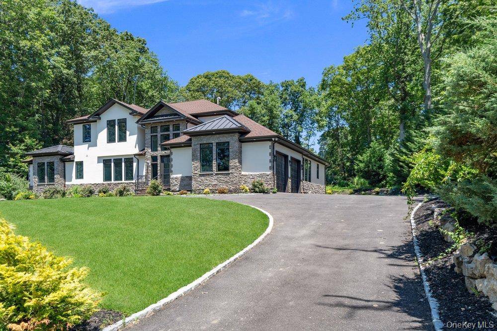 21 Arista DR, Dix Hills, NY 11746