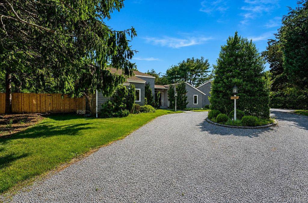 7 Tuthill LN, Remsenburg, NY 11960