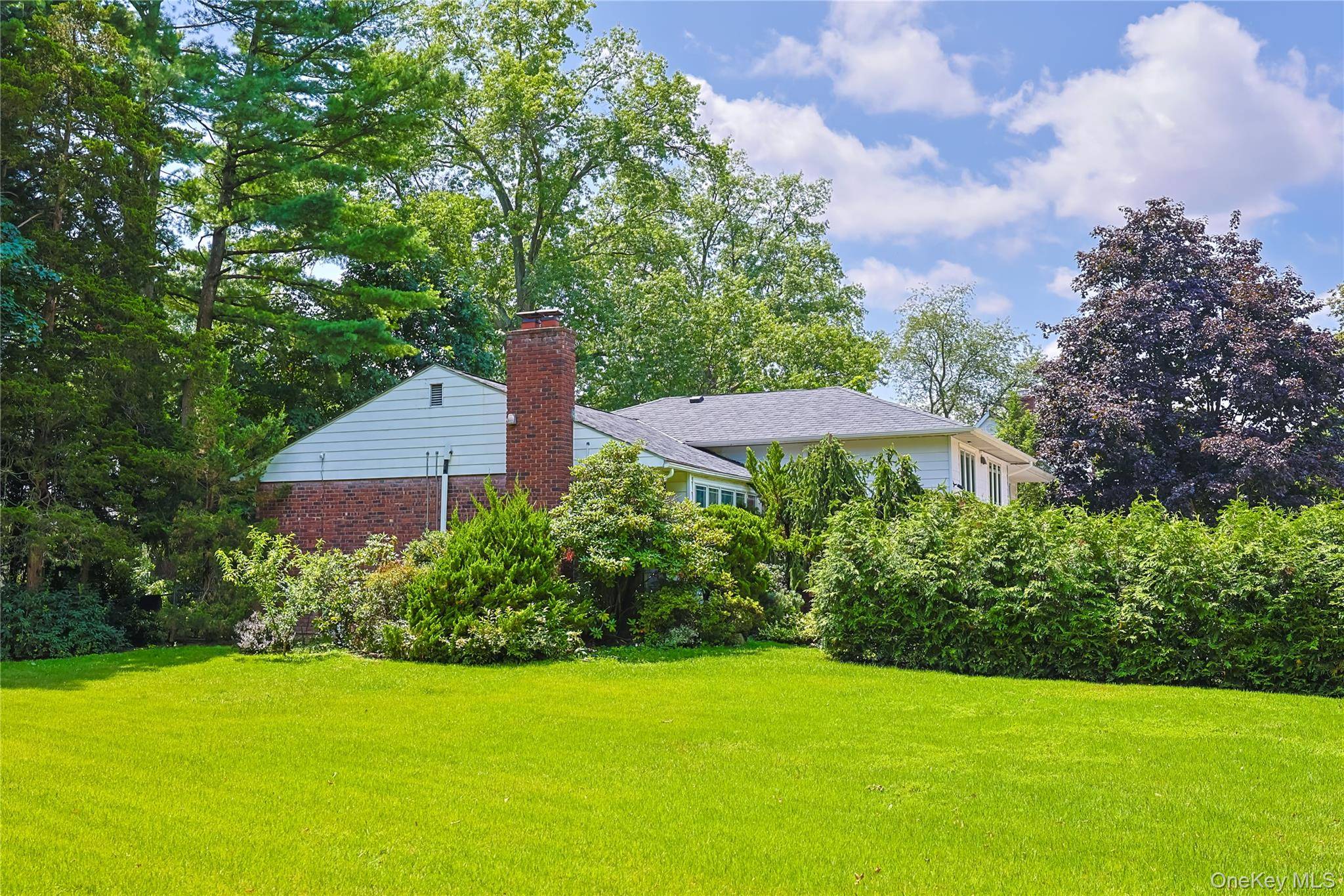 78 Poplar ST, Garden City, NY 11530