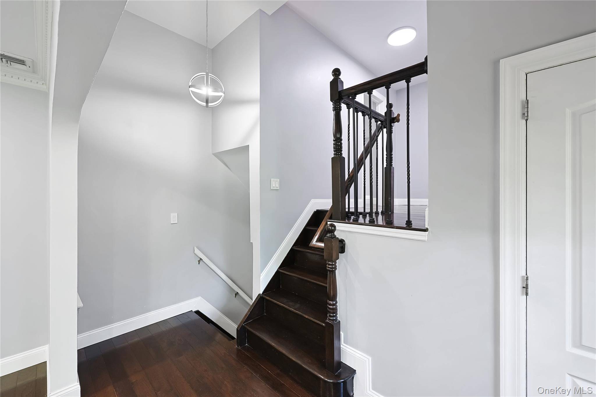 78 Poplar ST, Garden City, NY 11530