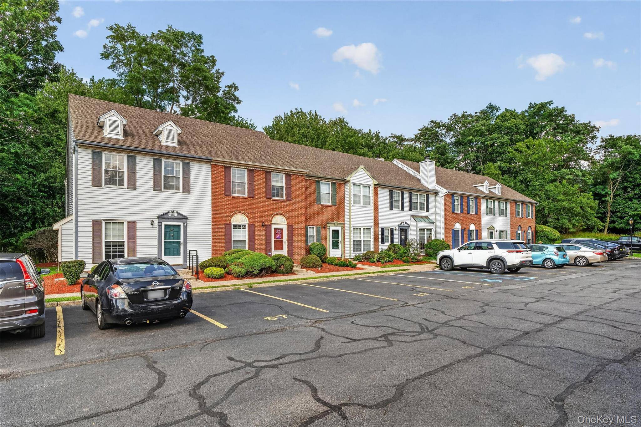 65 Yorkshire TER, Washingtonville, NY 10992