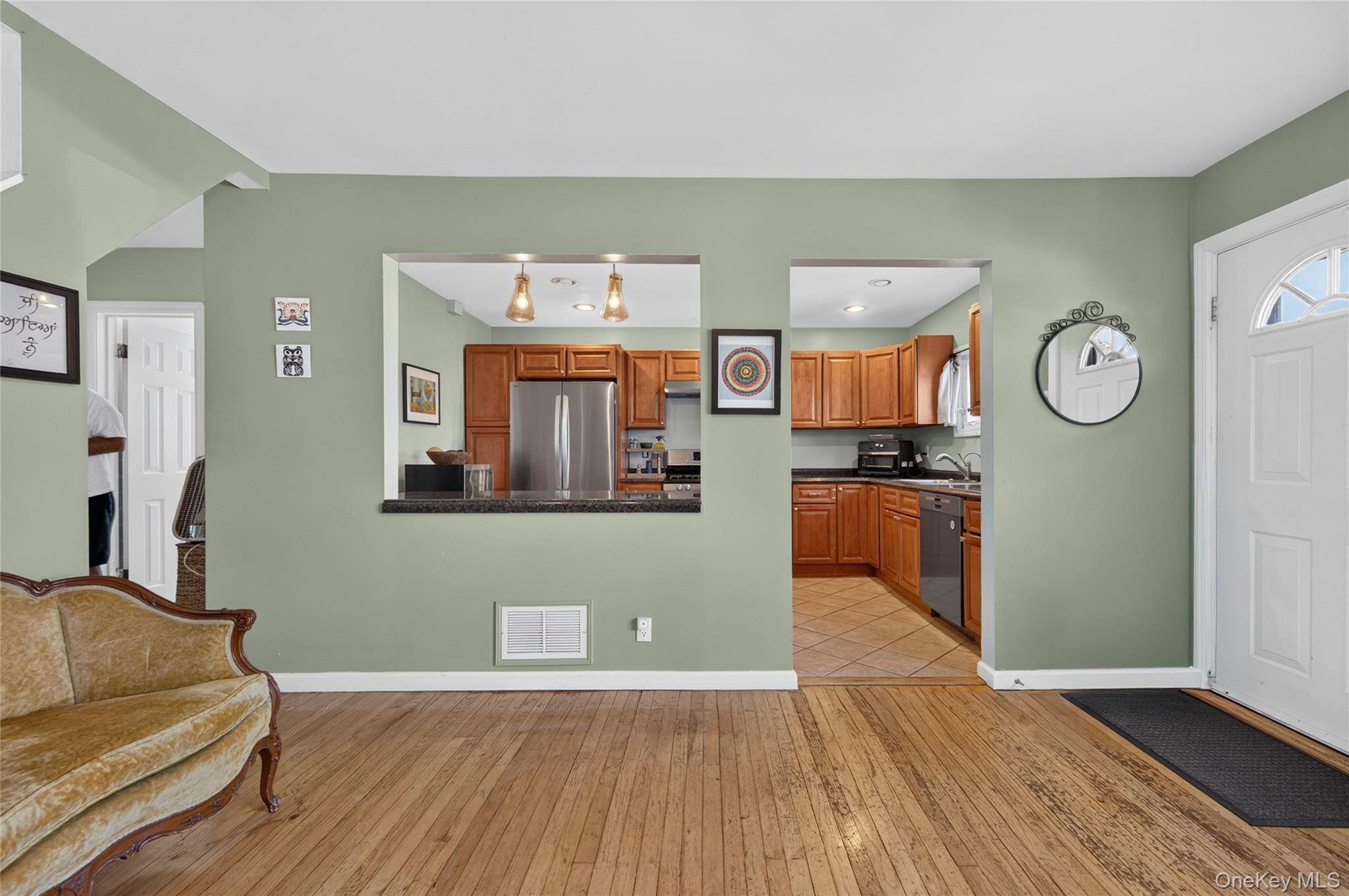 120 Bert AVE, Carle Place, NY 11590