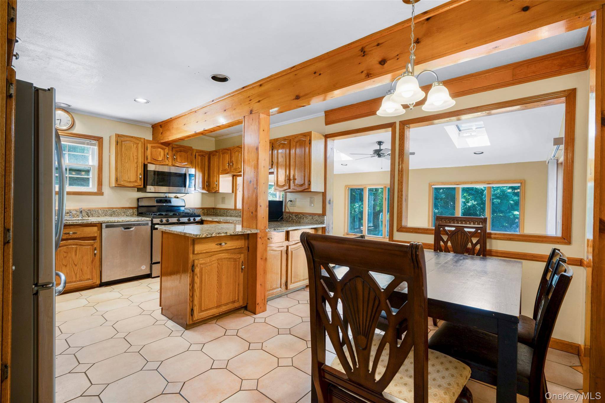 208 Woodhampton DR, White Plains, NY 10603