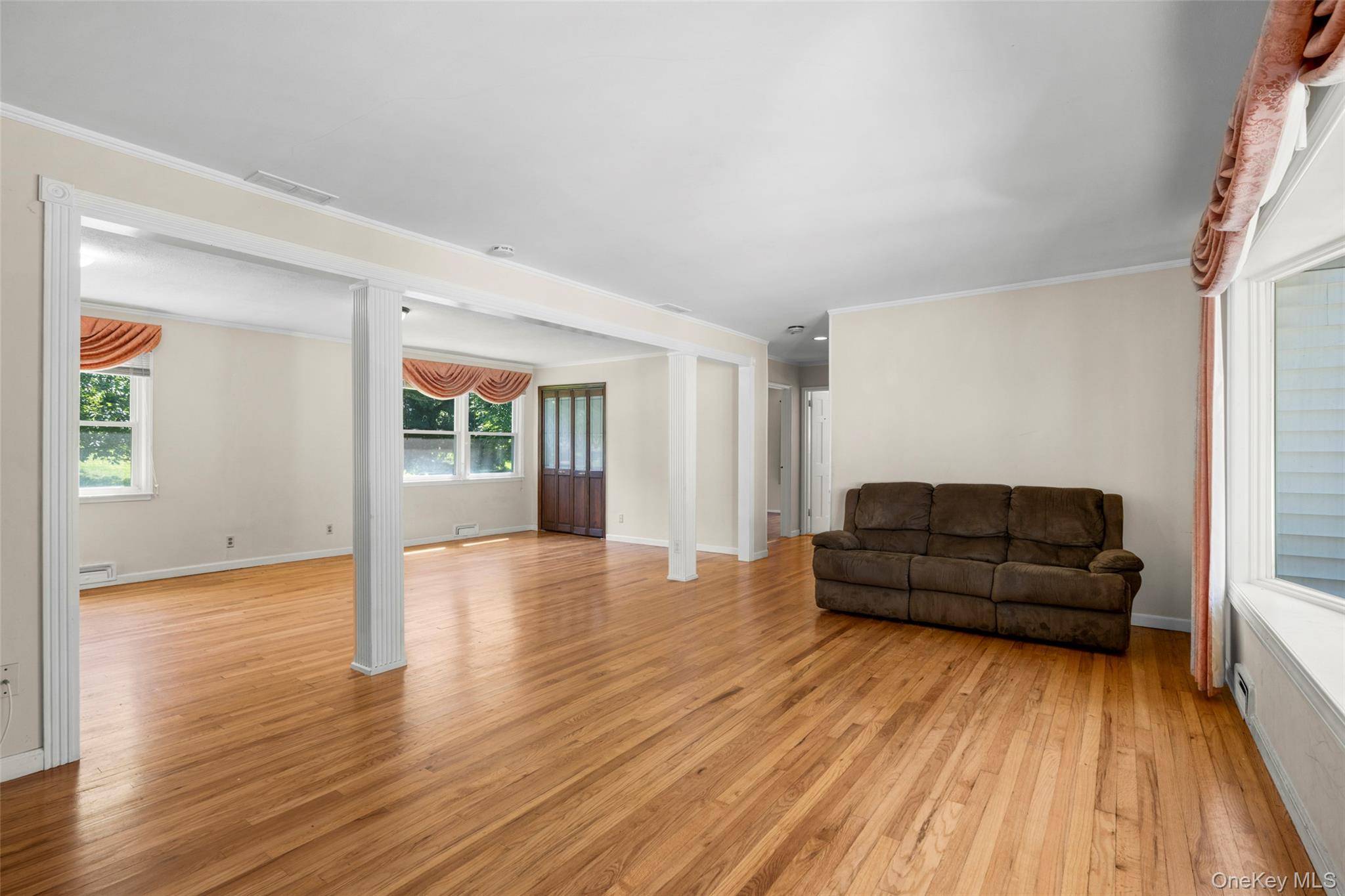 208 Woodhampton DR, White Plains, NY 10603
