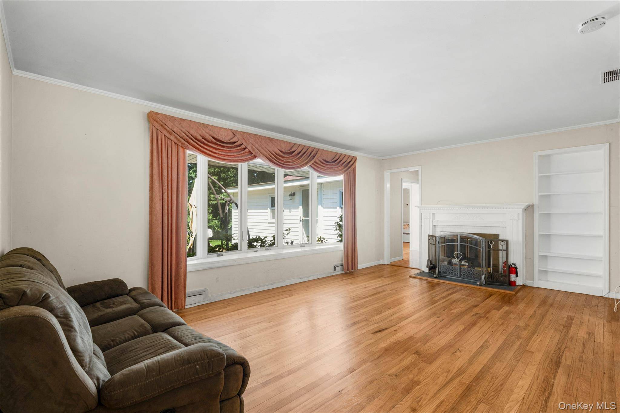 208 Woodhampton DR, White Plains, NY 10603