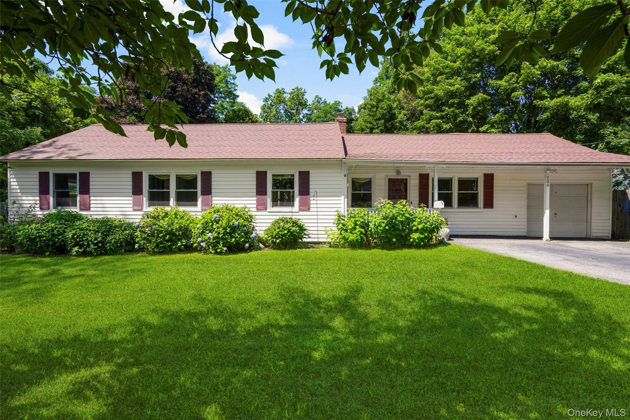 208 Woodhampton DR, White Plains, NY 10603