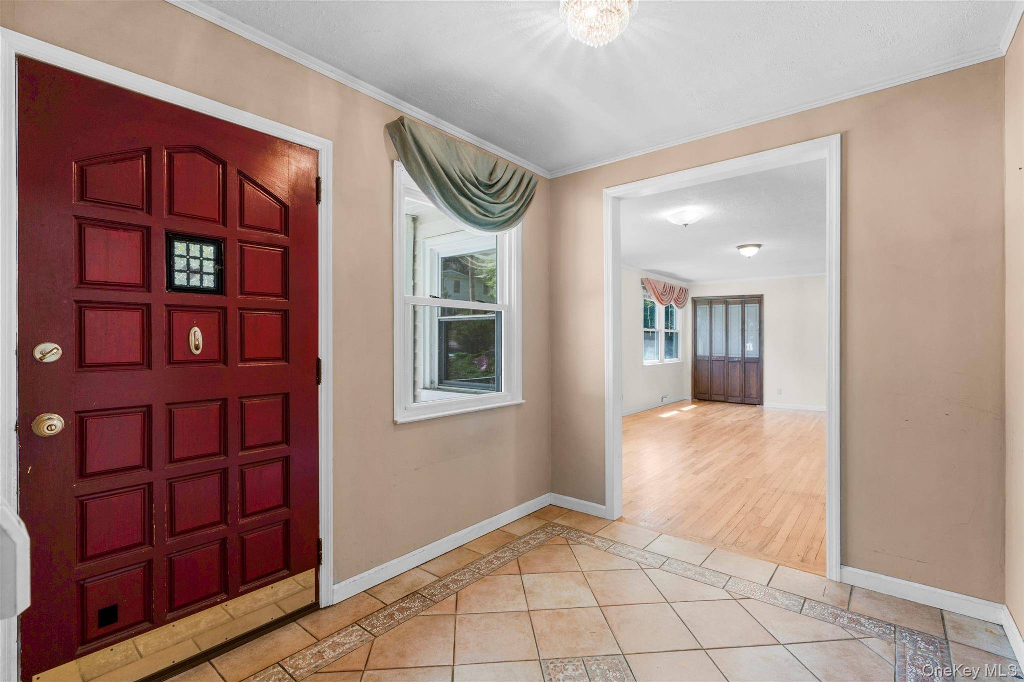 208 Woodhampton DR, White Plains, NY 10603