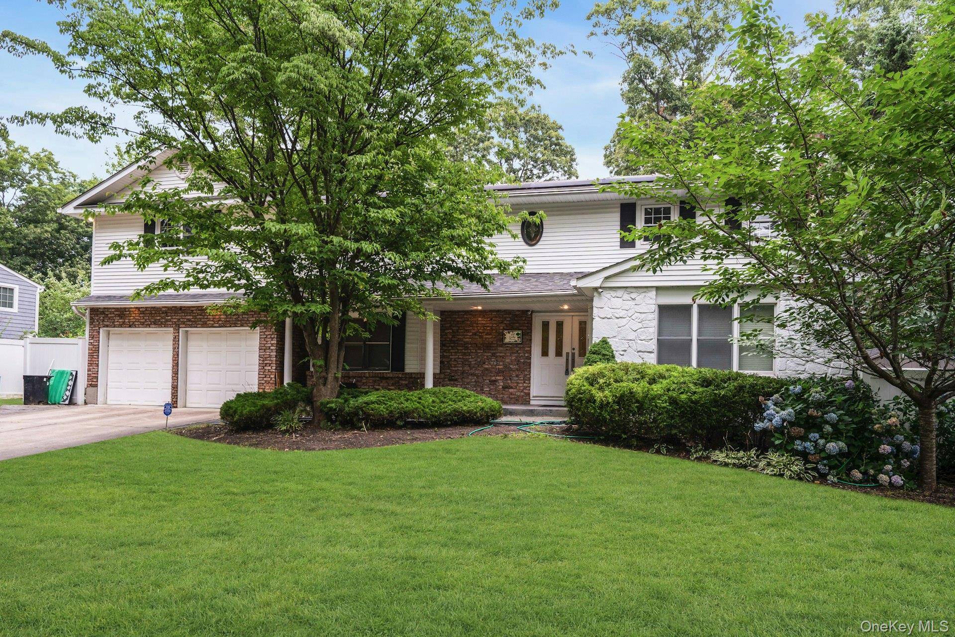 48 Colby DR, Dix Hills, NY 11746