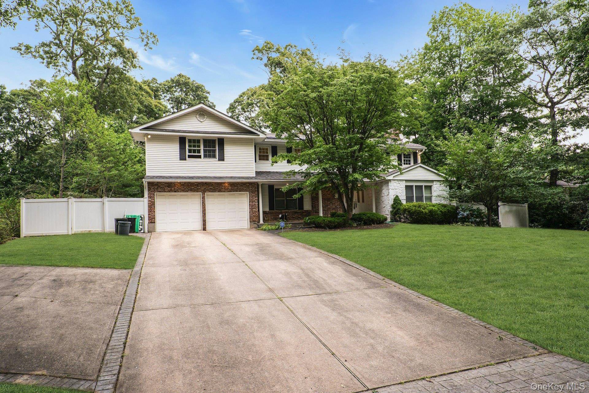 48 Colby DR, Dix Hills, NY 11746