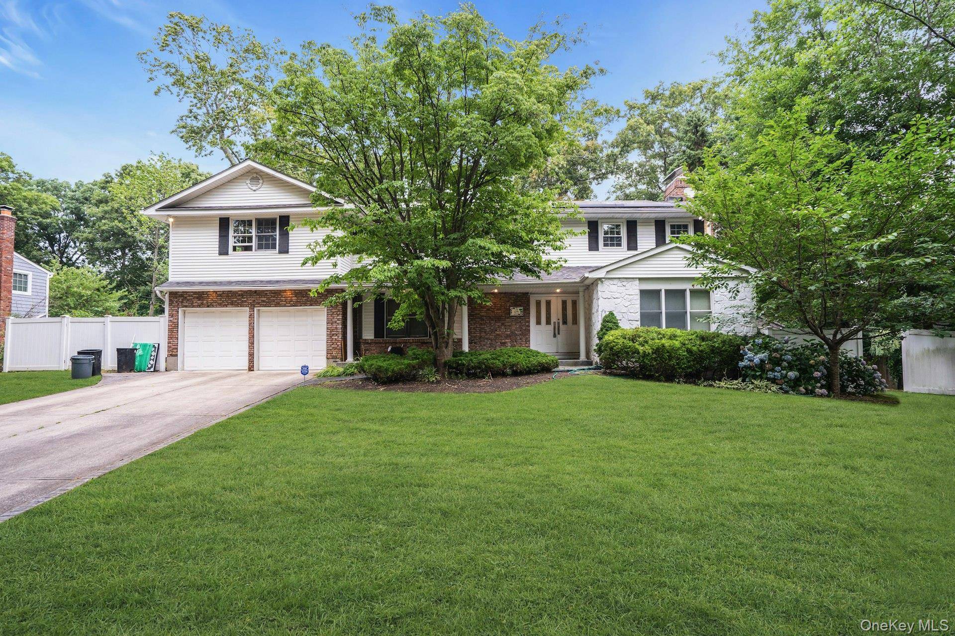 48 Colby DR, Dix Hills, NY 11746