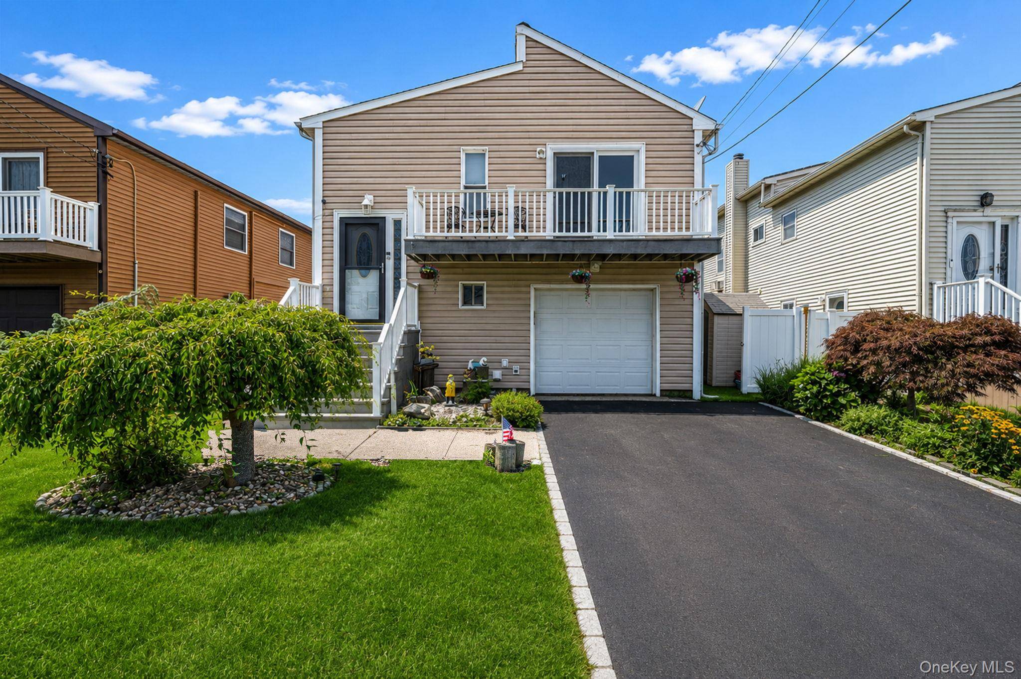32 Yacht Club RD, Babylon, NY 11702