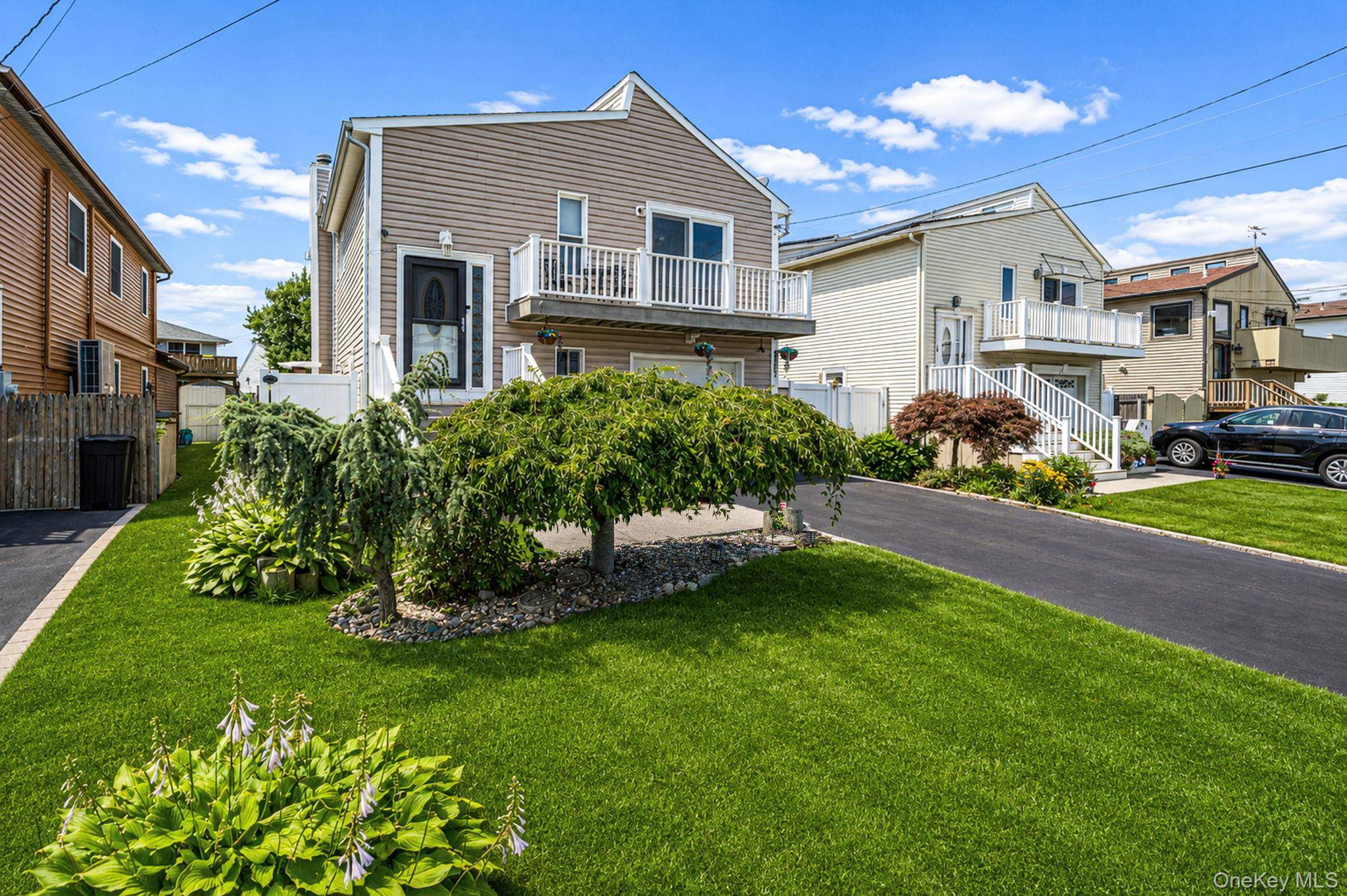 32 Yacht Club RD, Babylon, NY 11702