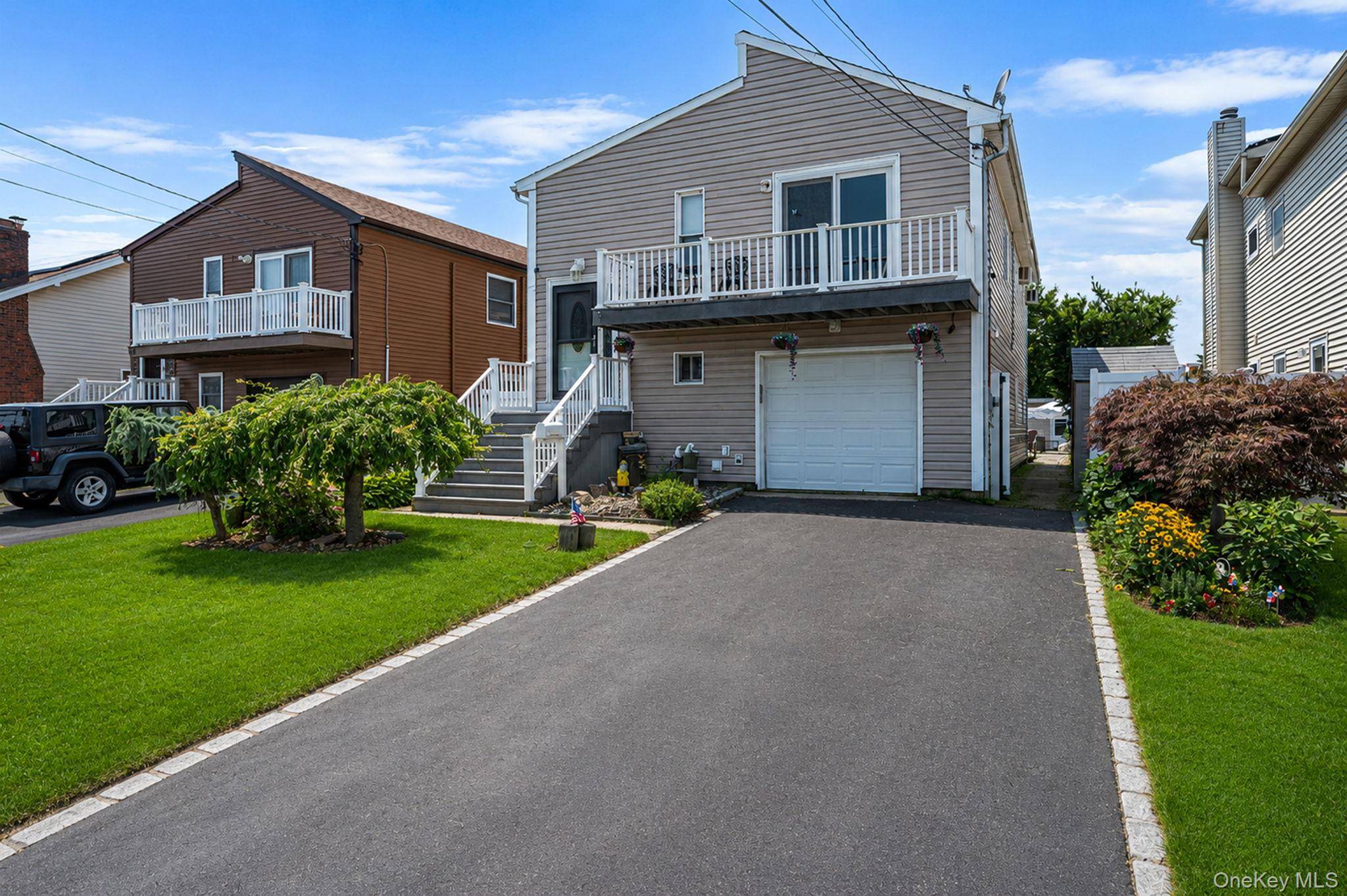32 Yacht Club RD, Babylon, NY 11702