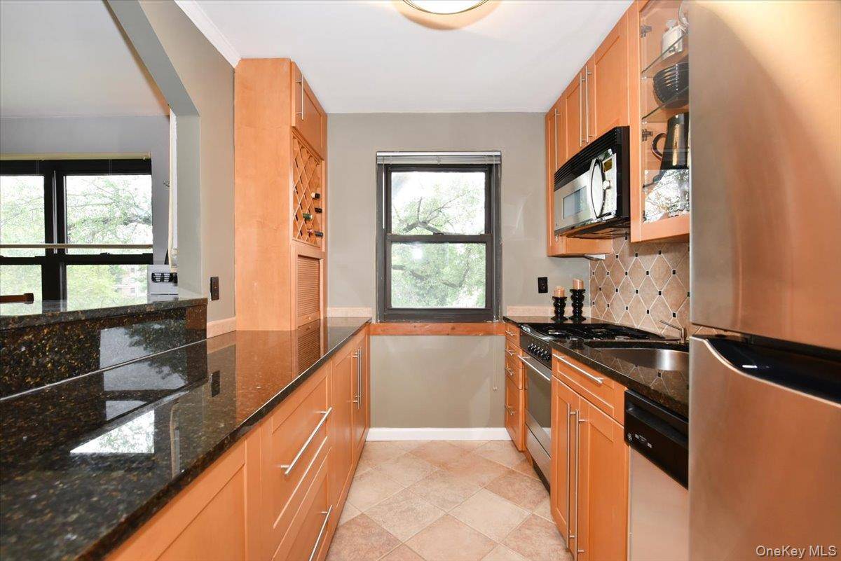 1 TERRACE CIR #3-F, Great Neck, NY 11021