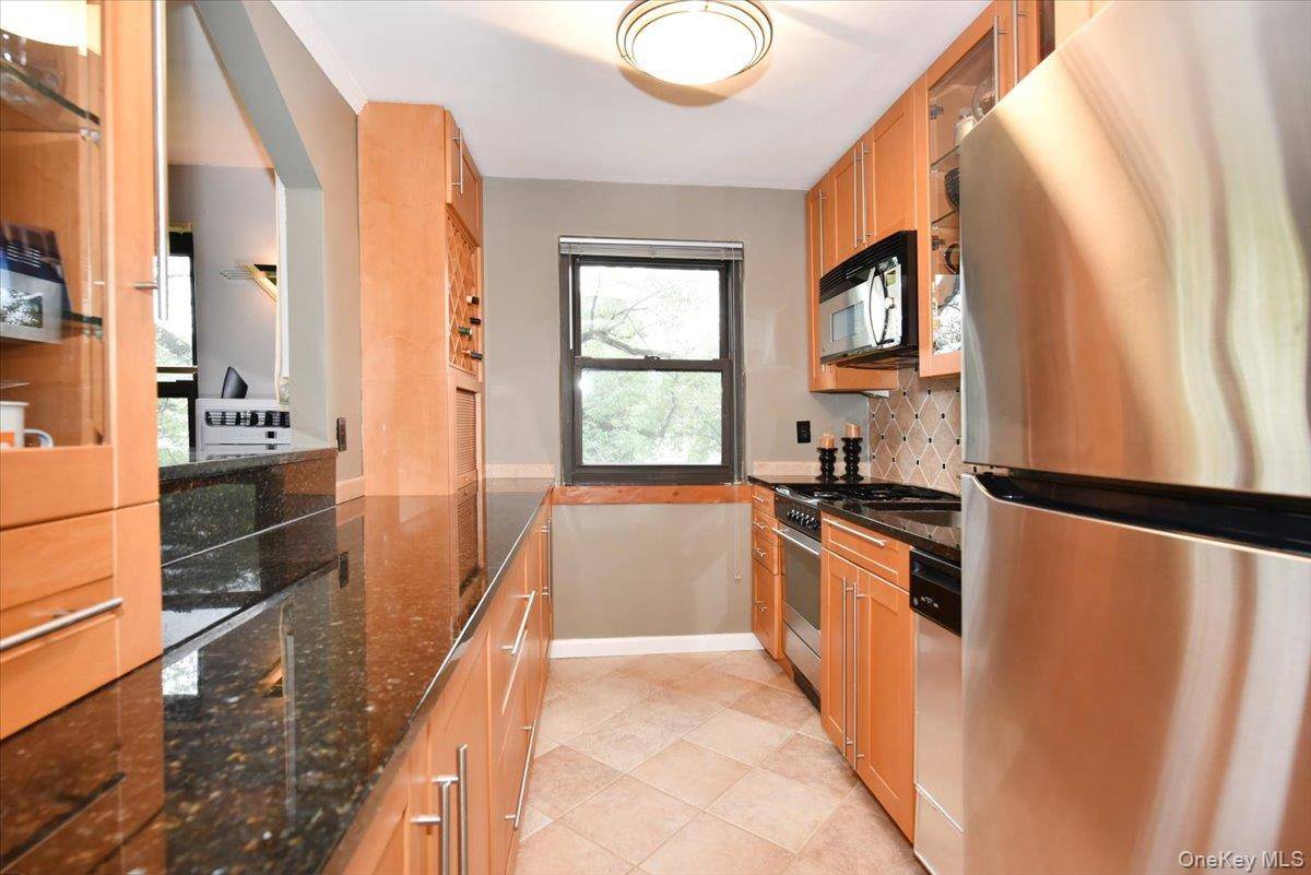 1 TERRACE CIR #3-F, Great Neck, NY 11021