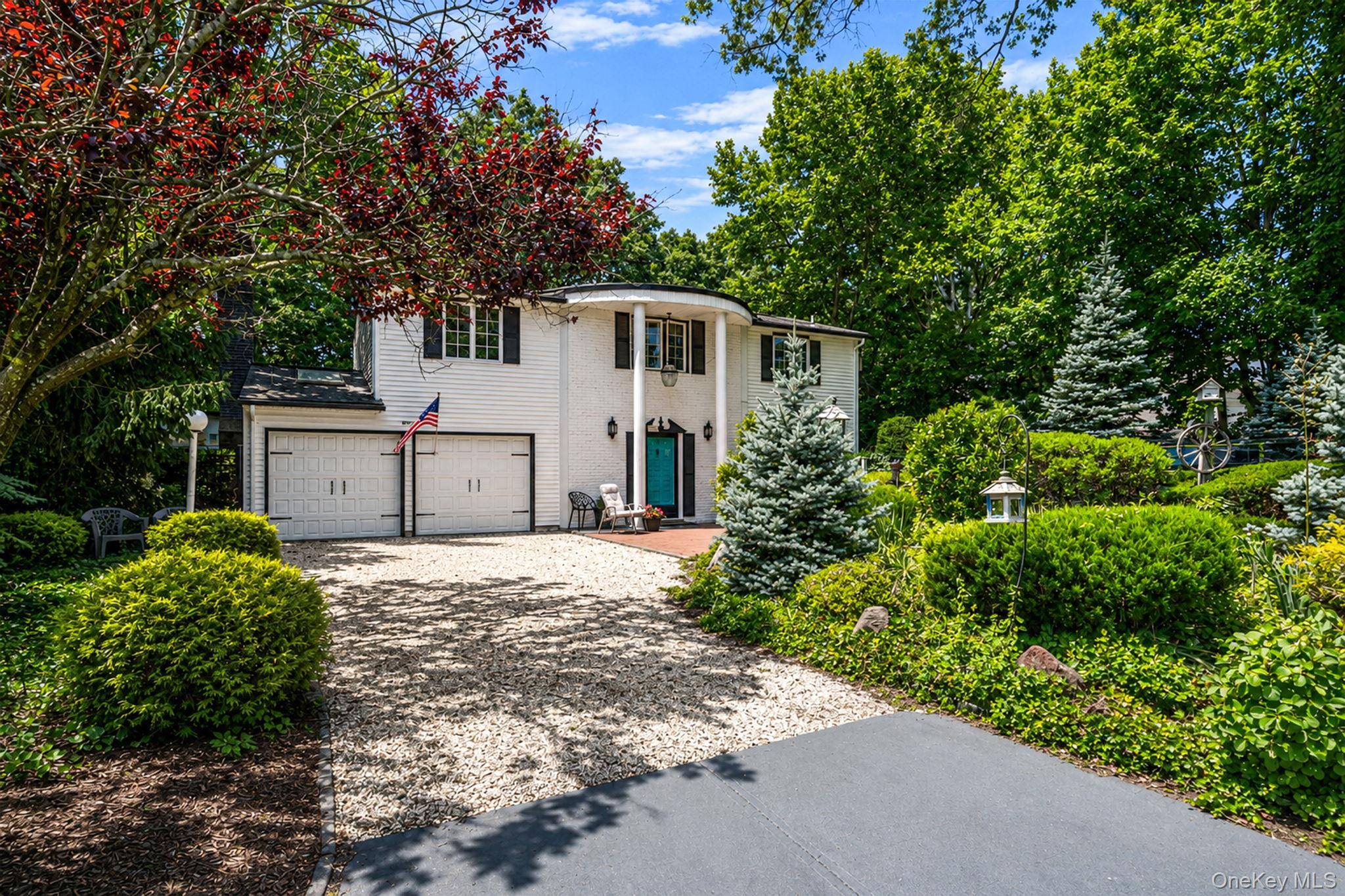 14 Birchfield CT, Coram, NY 11727