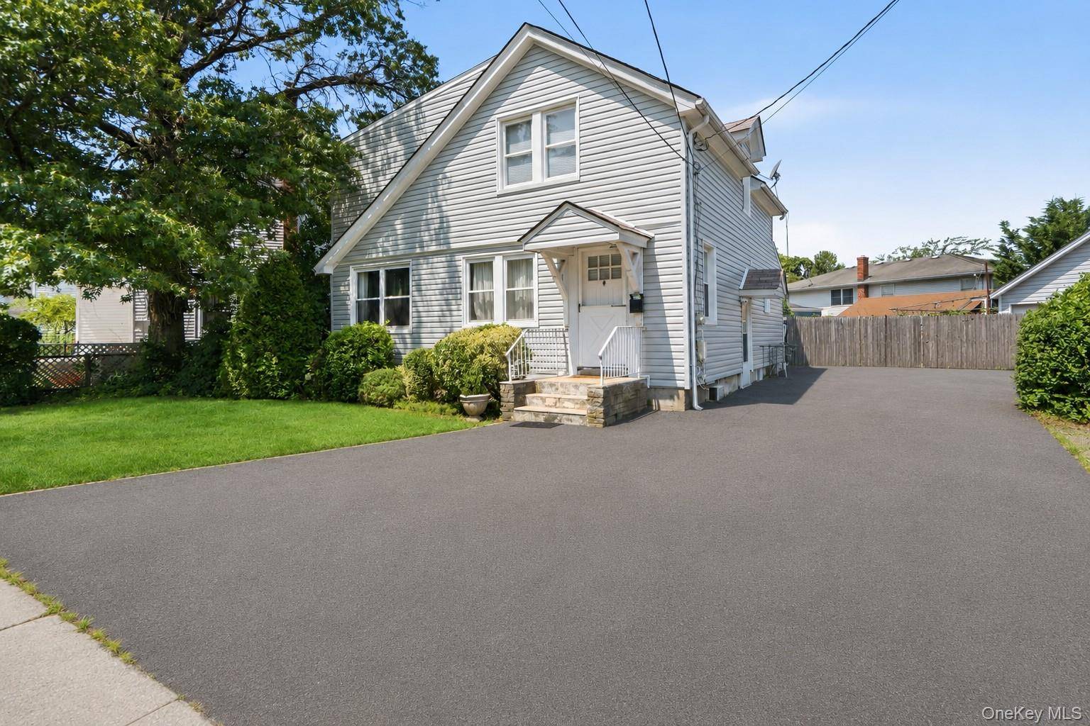 194 Woodfield RD, West Hempstead, NY 11552