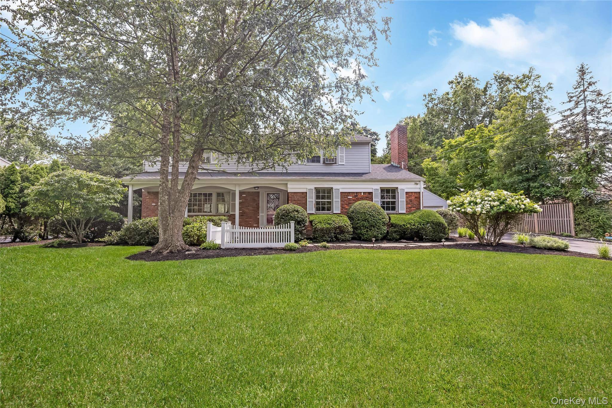 4 Crinkle CT, Northport, NY 11768