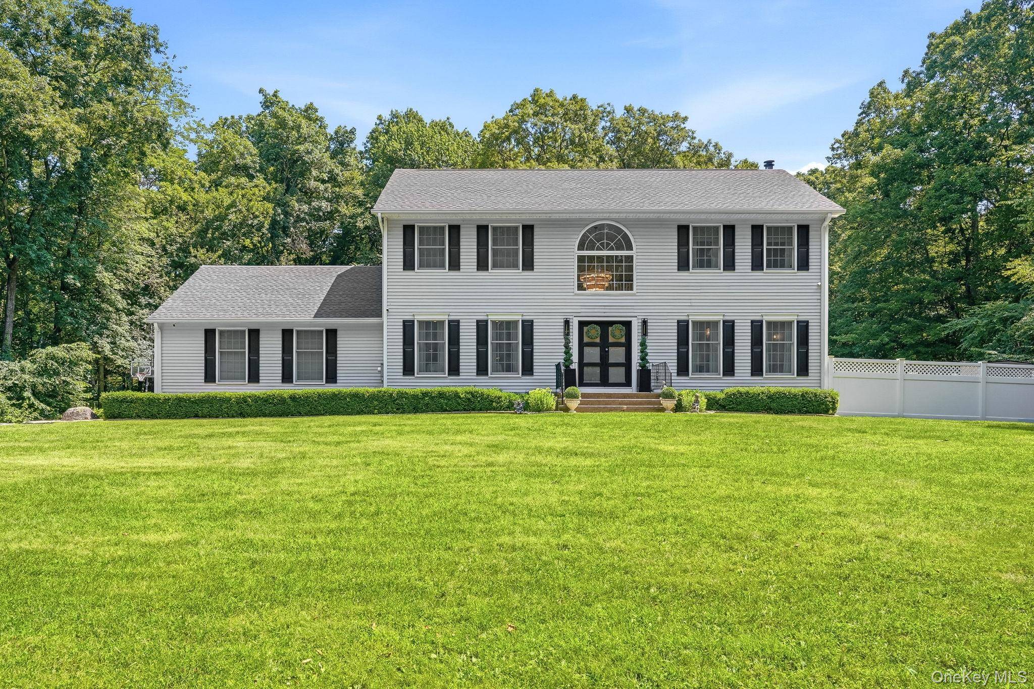 2 Tommys LN, South Salem, NY 10590