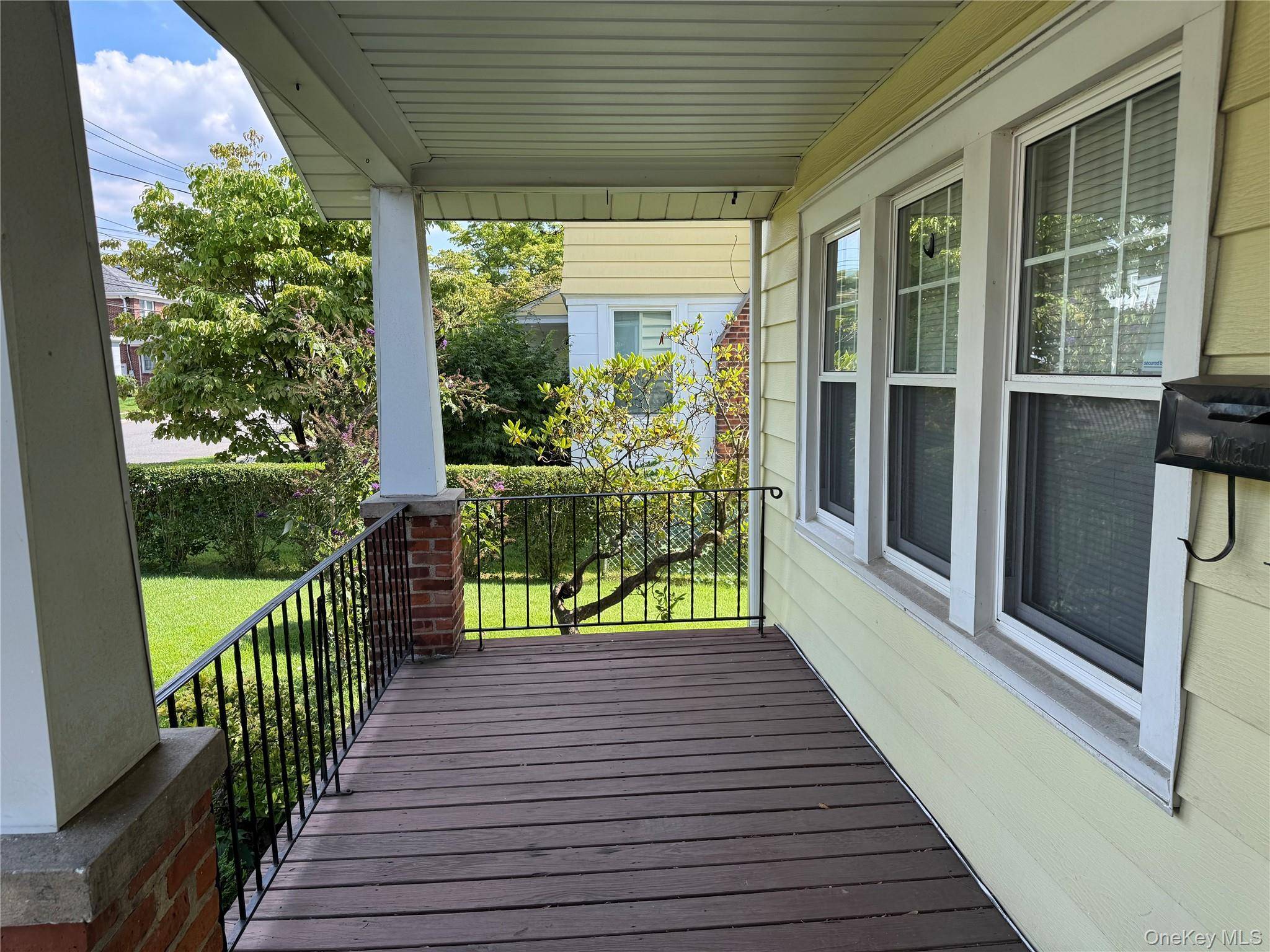 22 Irma AVE, Port Washington, NY 11050