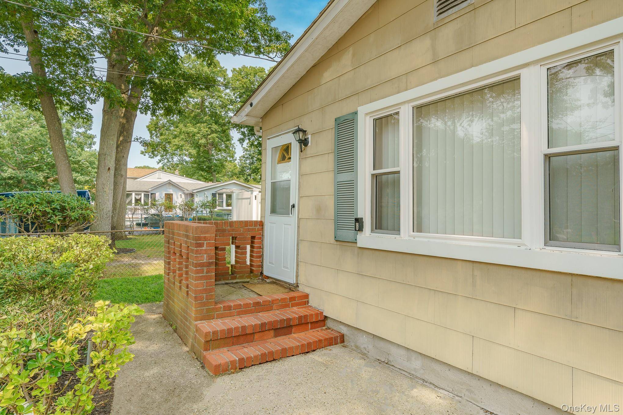 49 Salem ST, Patchogue, NY 11772