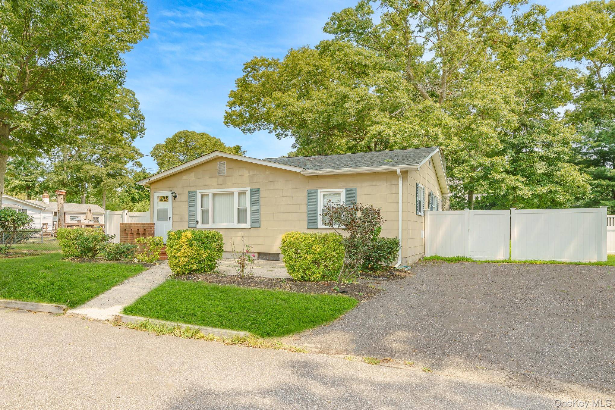 49 Salem ST, Patchogue, NY 11772