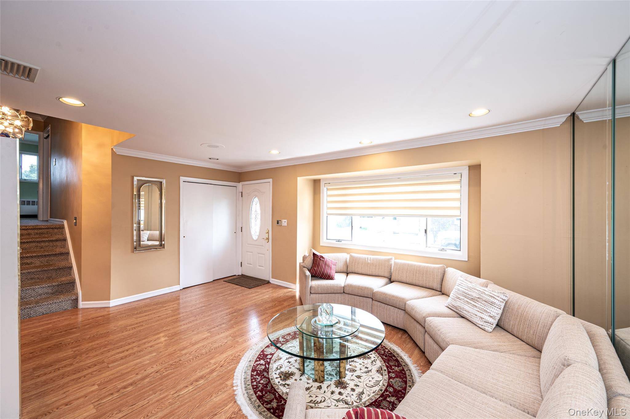 38 Colony LN, Syosset, NY 11791