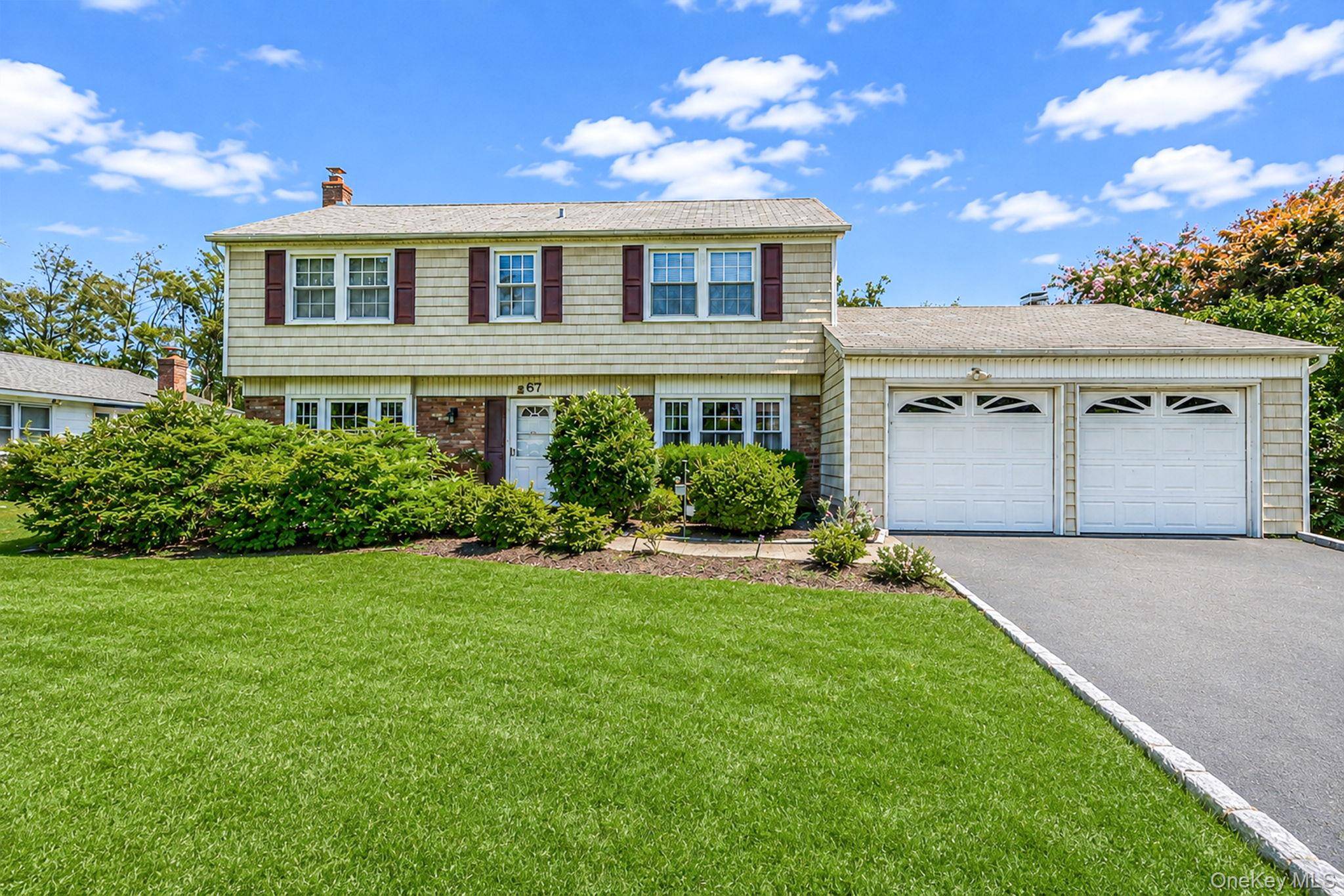 67 Lakeside AVE, Lake Grove, NY 11755