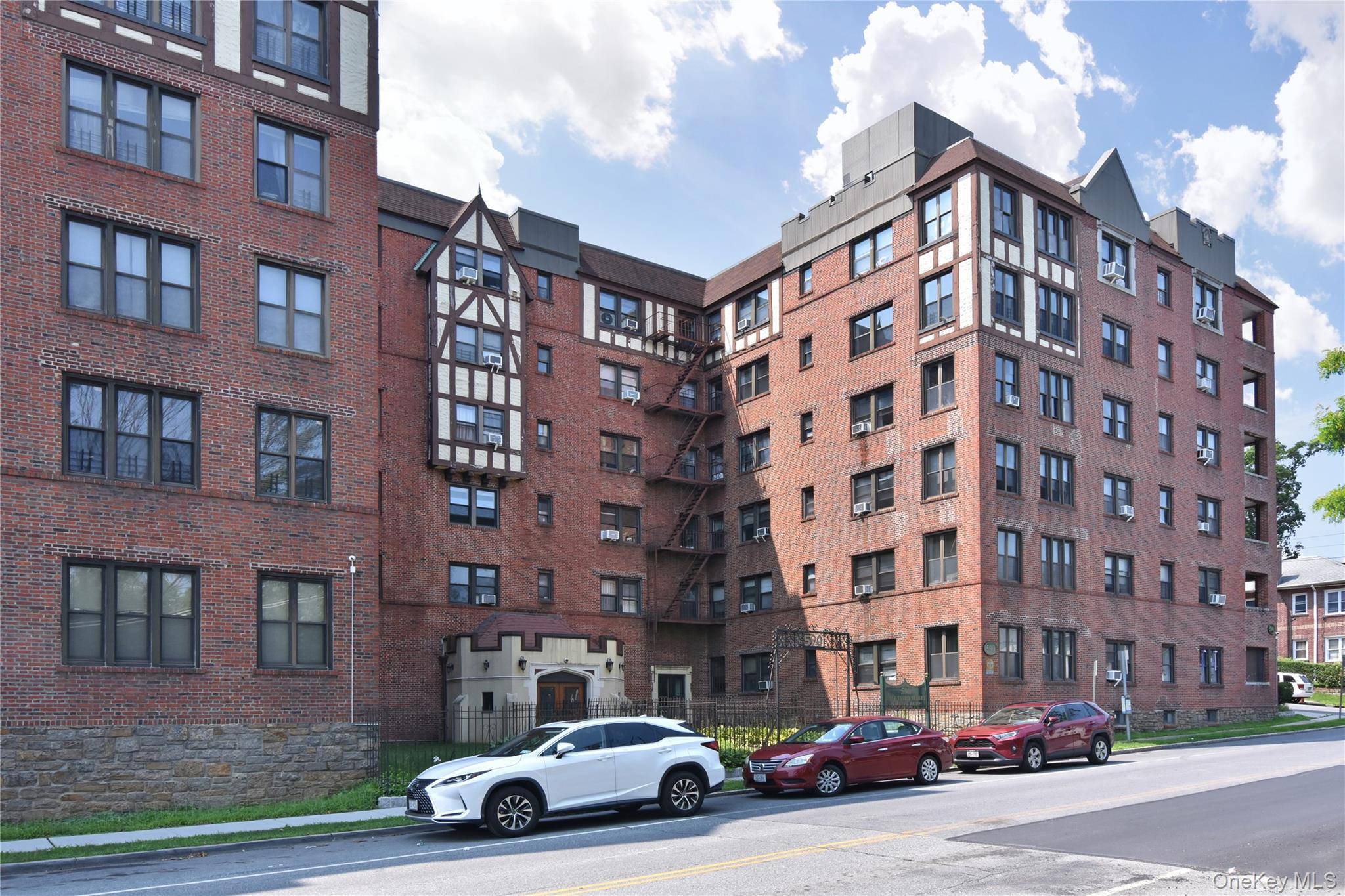 590 E 3rd ST #1L, Mount Vernon, NY 10553