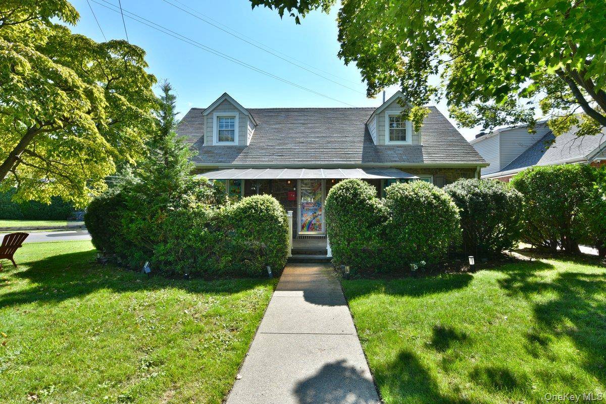 93 Gilmore BLVD, Stewart Manor, NY 11001